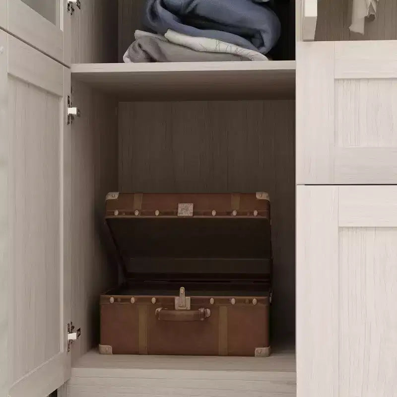 Armoire avec portes en verre dépoli et finition grain de bois