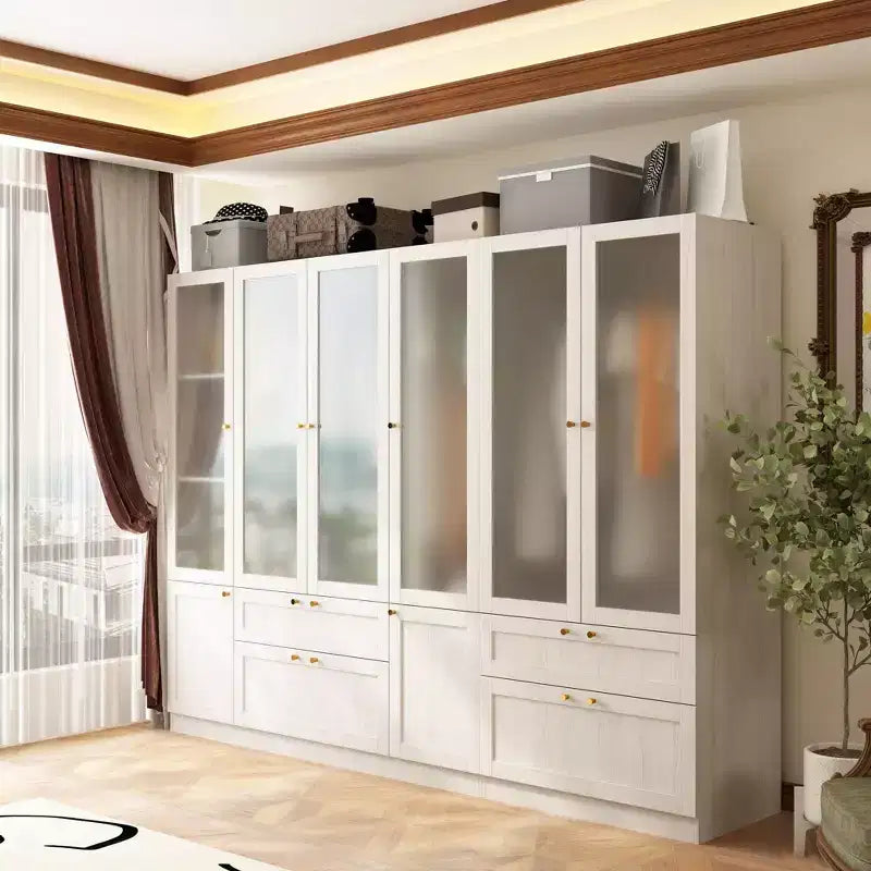 Armoire avec portes en verre dépoli et finition grain de bois