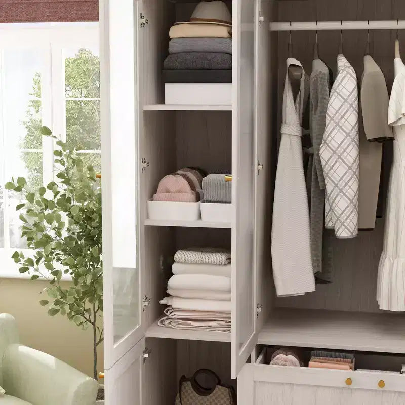 Armoire avec portes en verre dépoli et finition grain de bois