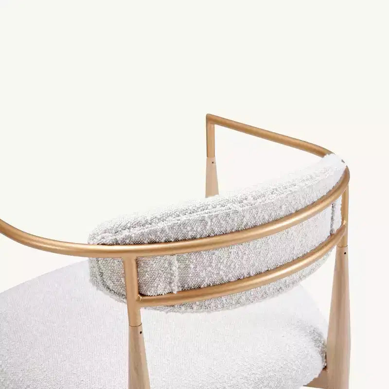 Deux lots de chaises de salle à manger en tissu