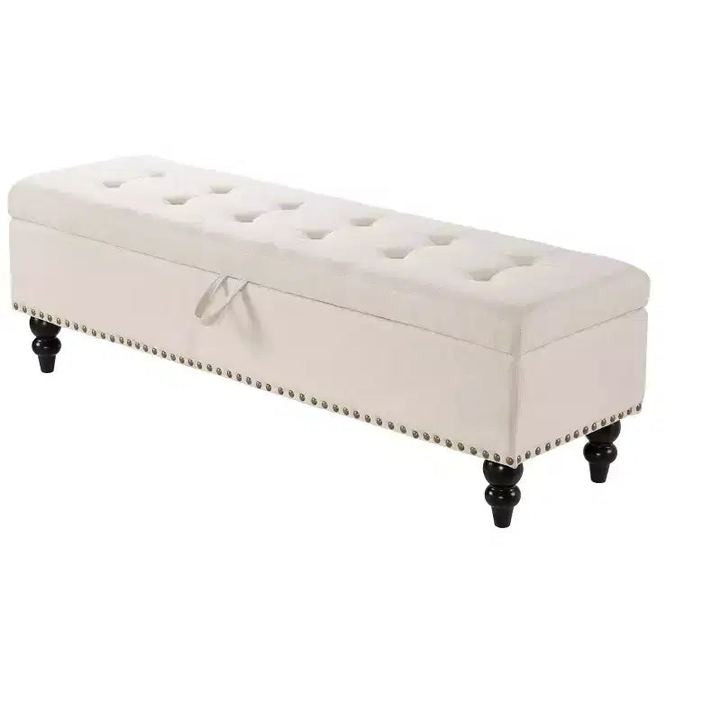 Pouffe de rangement avec surface capitonnée et embellissements cloutés