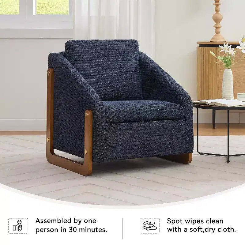 Fauteuil de salon moderne avec assise et dossier garnis de chenille.